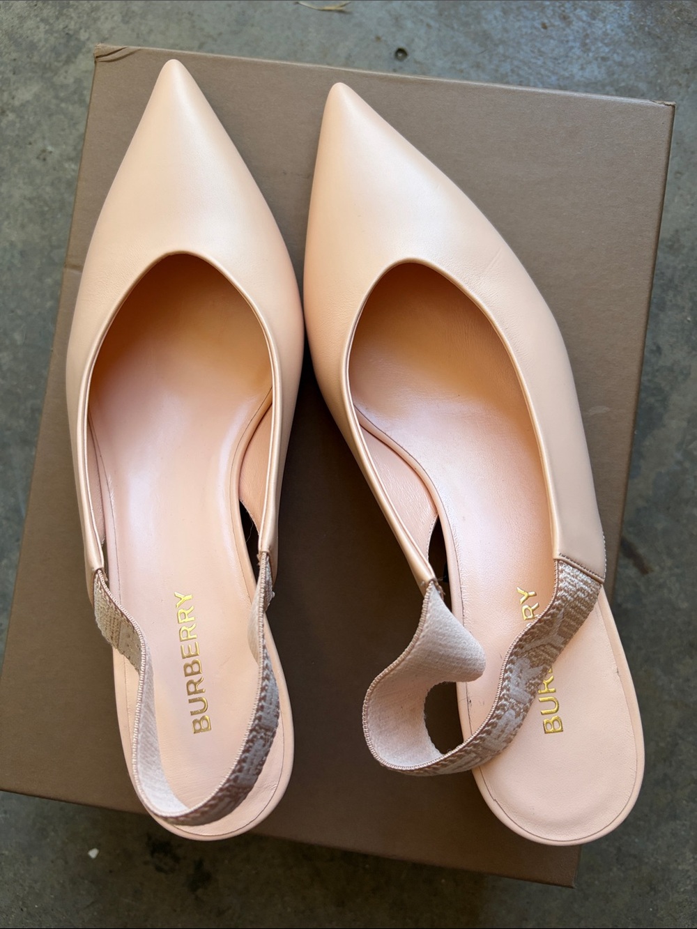 NWT Burberry Malinda Peach Pink Pointed-Toe Slingback heels size 38